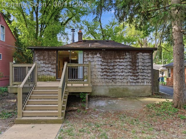 404 La Plaza Court, Royal Oak, MI 48073