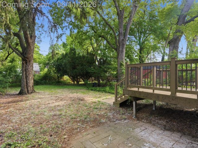 404 La Plaza Court, Royal Oak, MI 48073