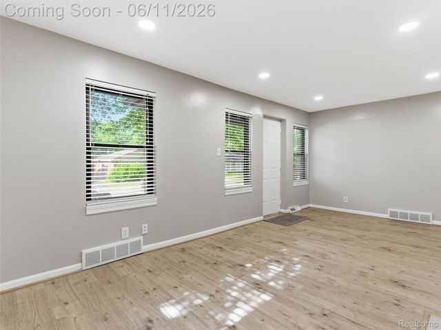404 La Plaza Court, Royal Oak, MI 48073