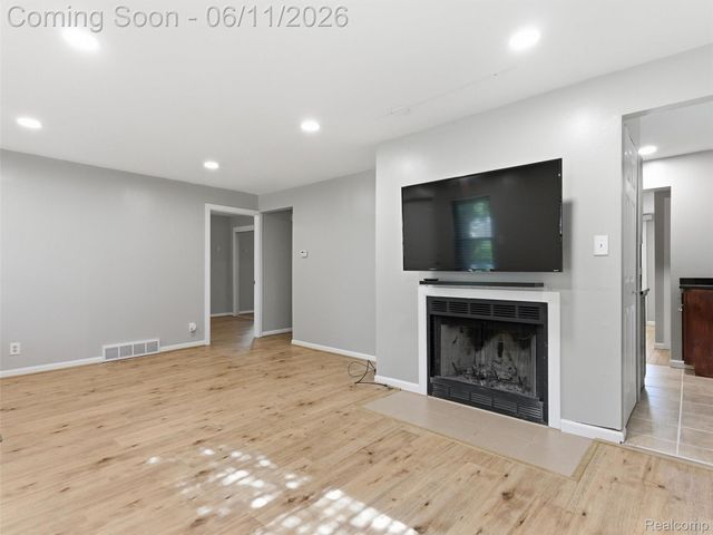 404 La Plaza Court, Royal Oak, MI 48073