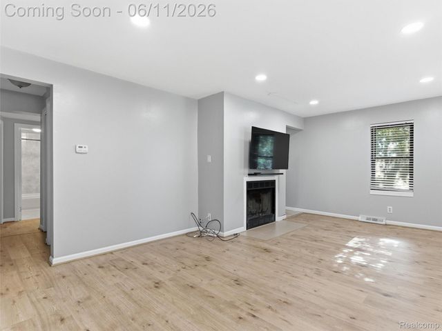 404 La Plaza Court, Royal Oak, MI 48073