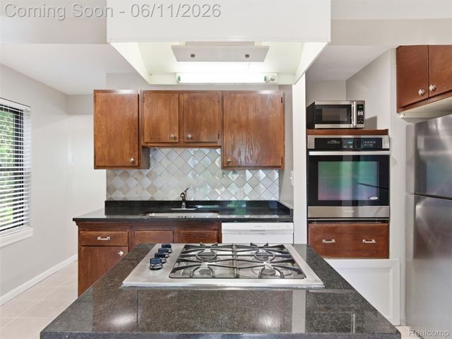 404 La Plaza Court, Royal Oak, MI 48073