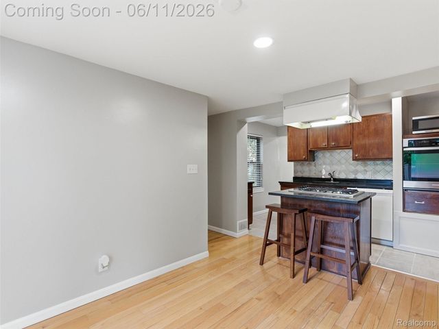 404 La Plaza Court, Royal Oak, MI 48073
