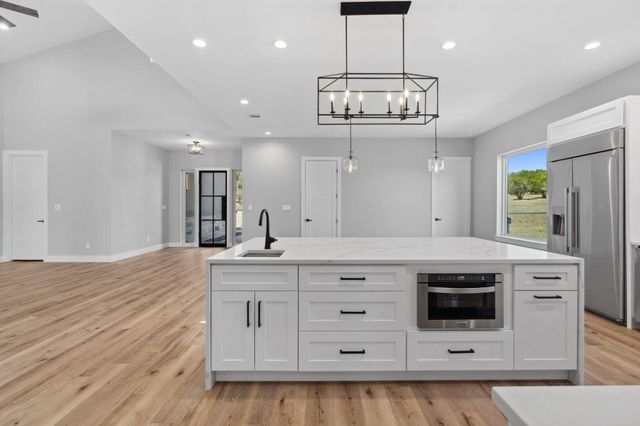 612 Broken Hills DR, Horseshoe Bay, TX 78657