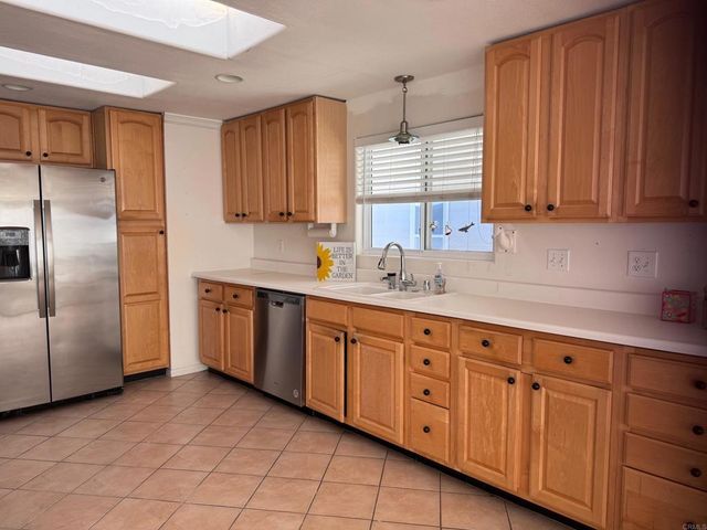 6610 Easy Street, Carlsbad, CA 92011