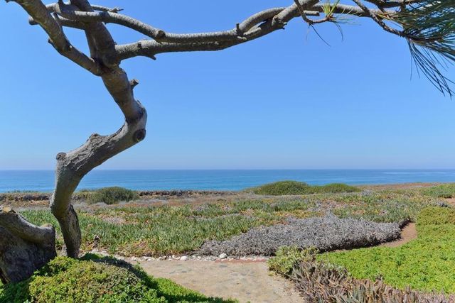 6610 Easy Street, Carlsbad, CA 92011