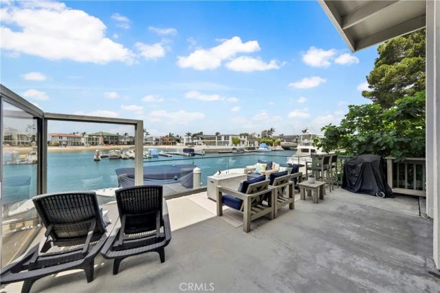 16397 Wimbledon Lane, Huntington Beach, CA 92649