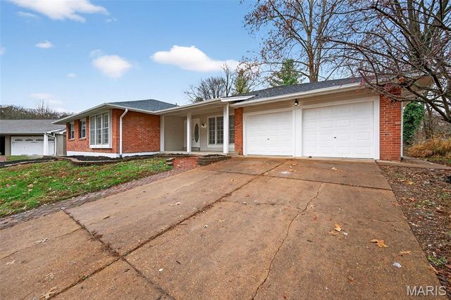 805 Phaeton Drive, Manchester, MO 63021