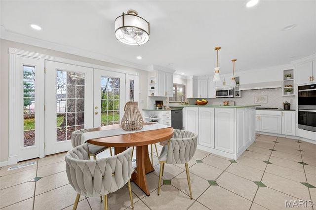 805 Phaeton Drive, Manchester, MO 63021