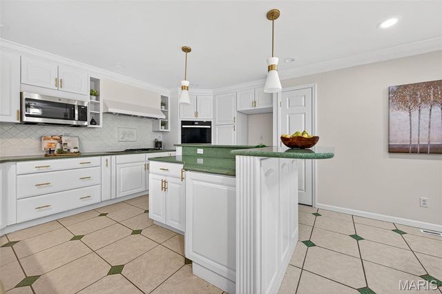 805 Phaeton Drive, Manchester, MO 63021