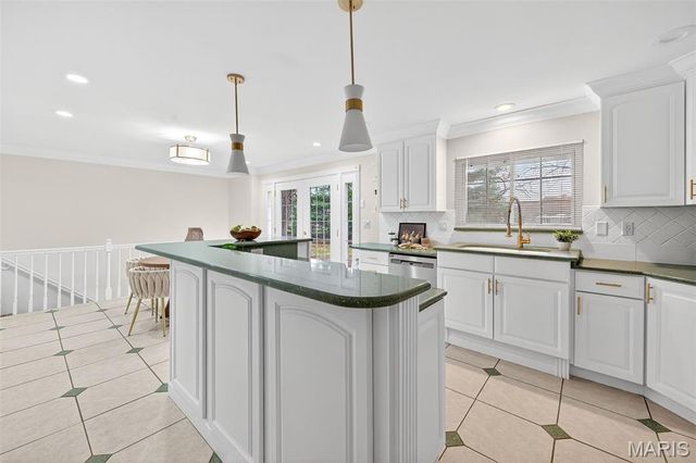 805 Phaeton Drive, Manchester, MO 63021