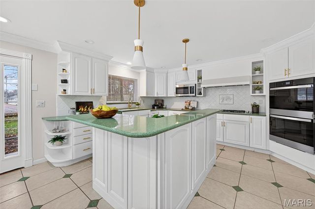 805 Phaeton Drive, Manchester, MO 63021