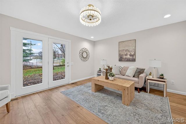 805 Phaeton Drive, Manchester, MO 63021