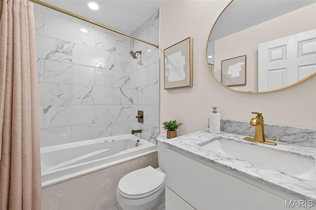 805 Phaeton Drive, Manchester, MO 63021