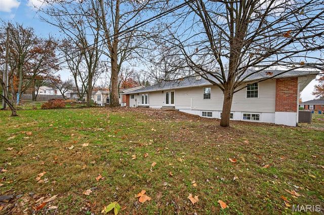 805 Phaeton Drive, Manchester, MO 63021