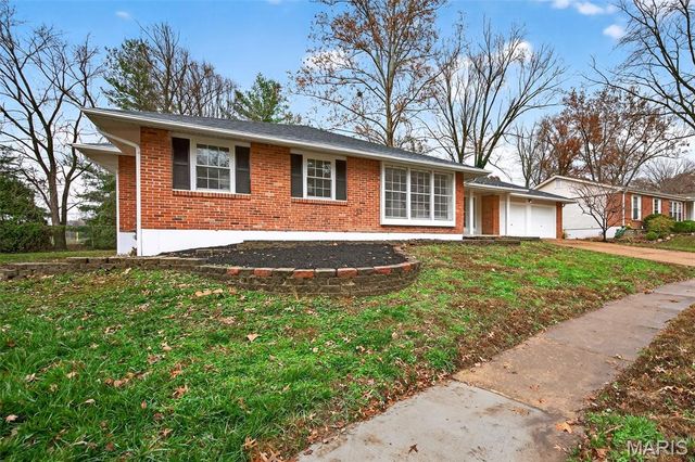 805 Phaeton Drive, Manchester, MO 63021