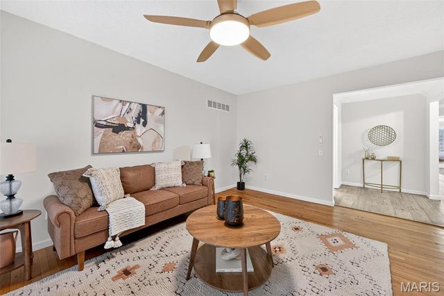 805 Phaeton Drive, Manchester, MO 63021