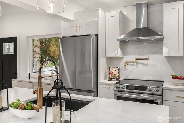 15605 SE 8th Street, Bellevue, WA 98008