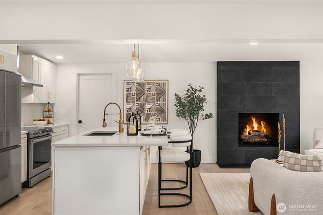 15605 SE 8th Street, Bellevue, WA 98008