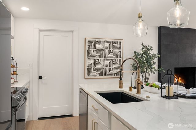 15605 SE 8th Street, Bellevue, WA 98008