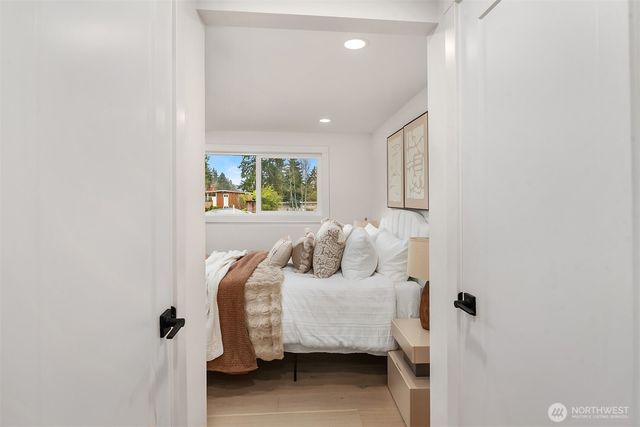 15605 SE 8th Street, Bellevue, WA 98008