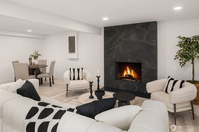 15605 SE 8th Street, Bellevue, WA 98008