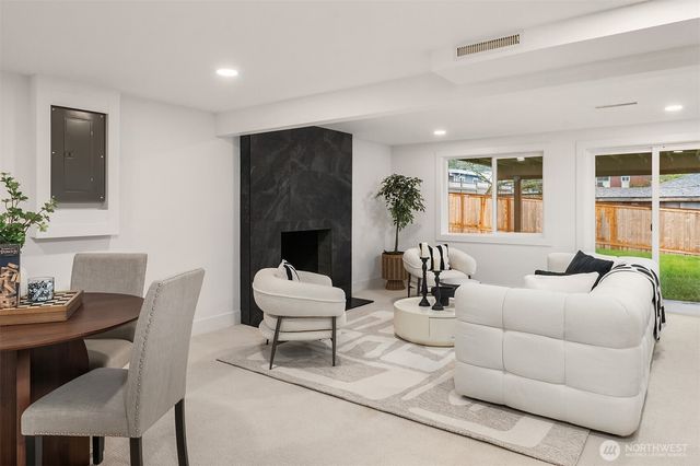 15605 SE 8th Street, Bellevue, WA 98008