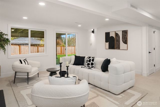 15605 SE 8th Street, Bellevue, WA 98008