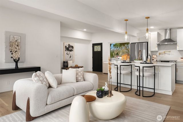 15605 SE 8th Street, Bellevue, WA 98008