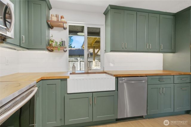 2616 Mt McKinley Court, Puyallup, WA 98374