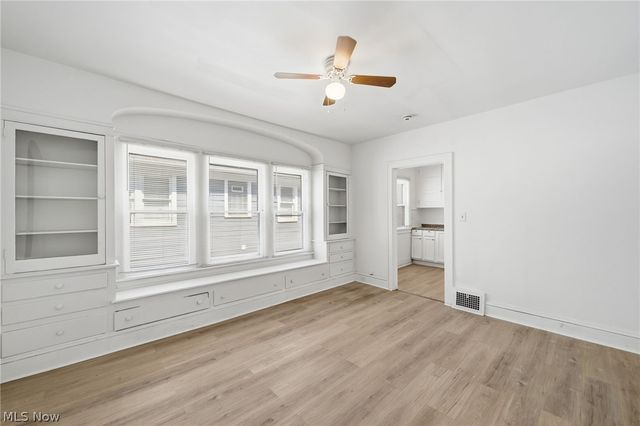 829 Helmsdale Road, Cleveland Heights, OH 44112