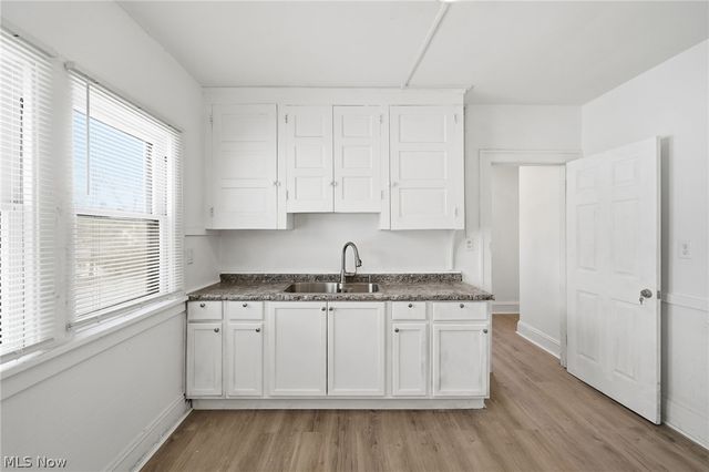 829 Helmsdale Road, Cleveland Heights, OH 44112