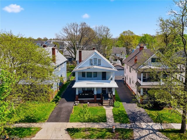 829 Helmsdale Road, Cleveland Heights, OH 44112