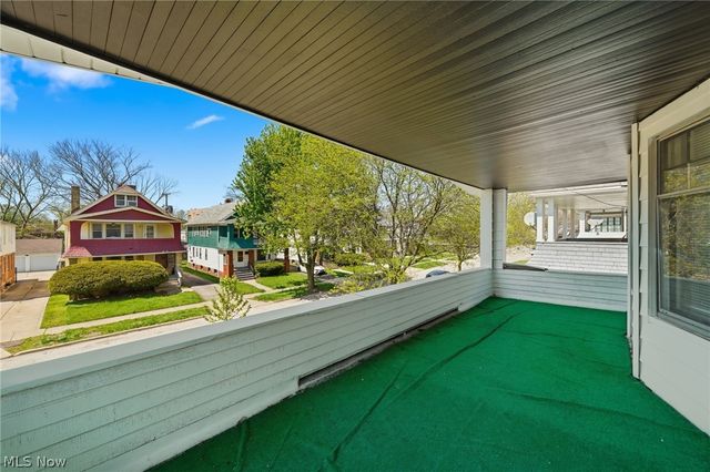 829 Helmsdale Road, Cleveland Heights, OH 44112