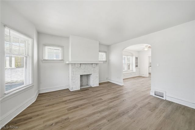 829 Helmsdale Road, Cleveland Heights, OH 44112