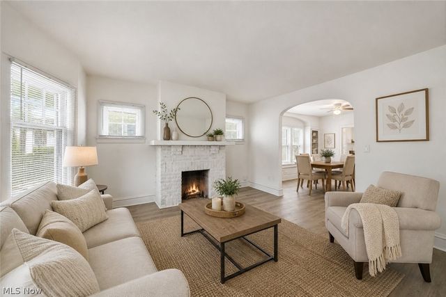 829 Helmsdale Road, Cleveland Heights, OH 44112
