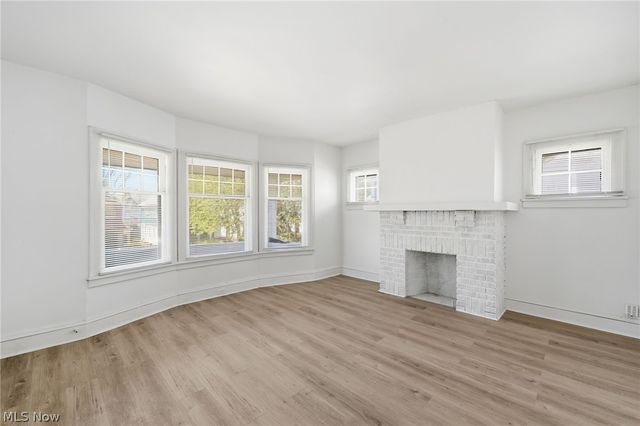 829 Helmsdale Road, Cleveland Heights, OH 44112