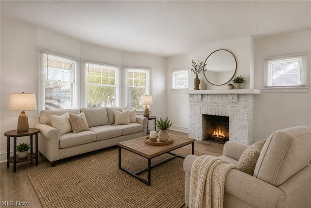829 Helmsdale Road, Cleveland Heights, OH 44112