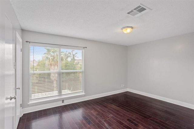 2342 Lake St Street, Lake Charles, LA 70601