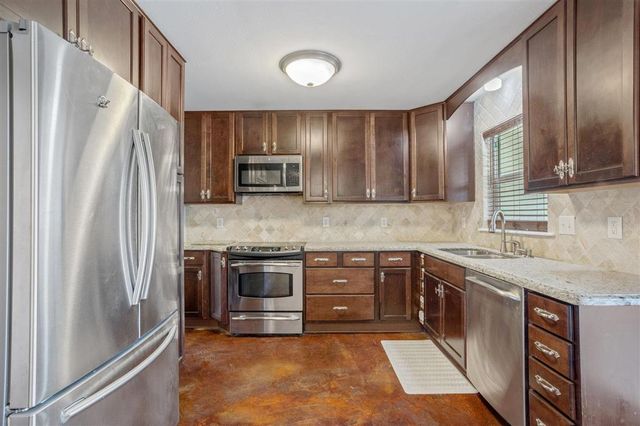 2342 Lake St Street, Lake Charles, LA 70601