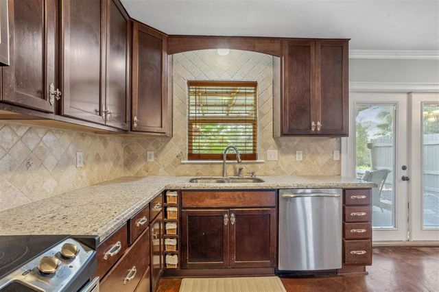 2342 Lake St Street, Lake Charles, LA 70601