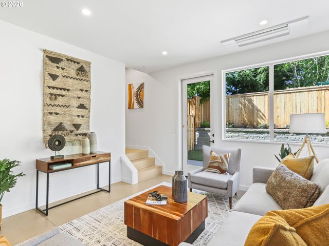 4090 Ne Prescott St C, Portland, OR 97211