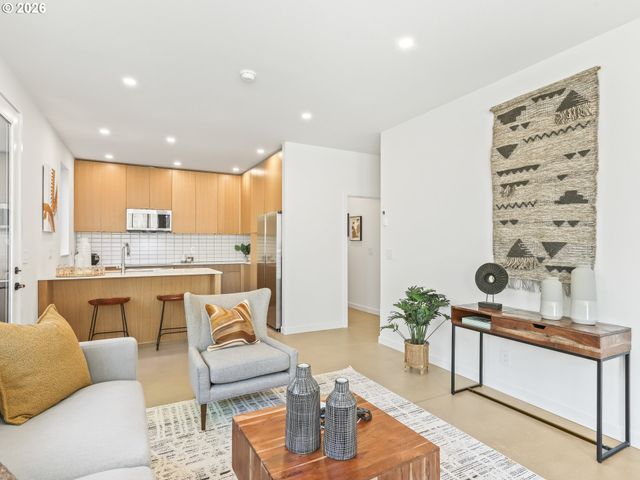 4090 Ne Prescott St C, Portland, OR 97211