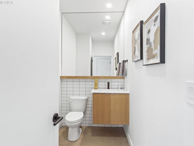 4090 Ne Prescott St C, Portland, OR 97211