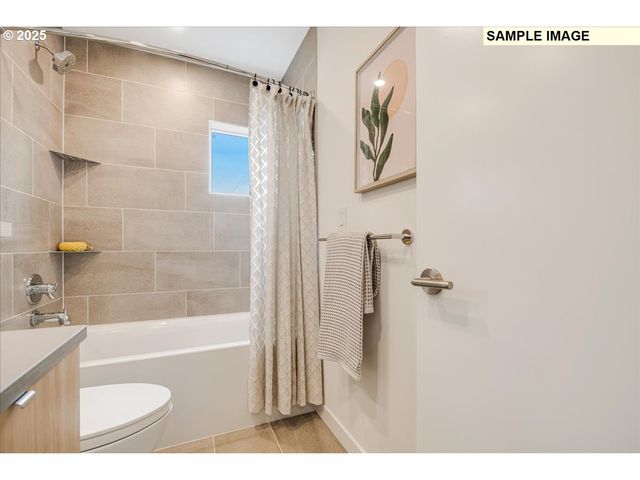 4090 Ne Prescott St C, Portland, OR 97211