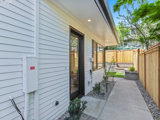 4090 Ne Prescott St C, Portland, OR 97211