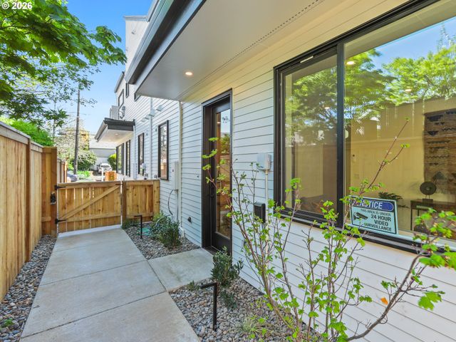 4090 Ne Prescott St C, Portland, OR 97211