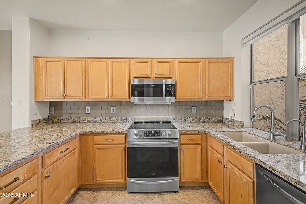 Image 12 of property listing at 1024 E FRYE Road 1065, Phoenix, AZ 85048
