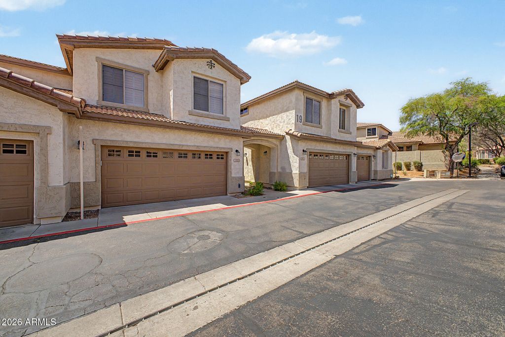 Image 3 of property listing at 1024 E FRYE Road 1065, Phoenix, AZ 85048