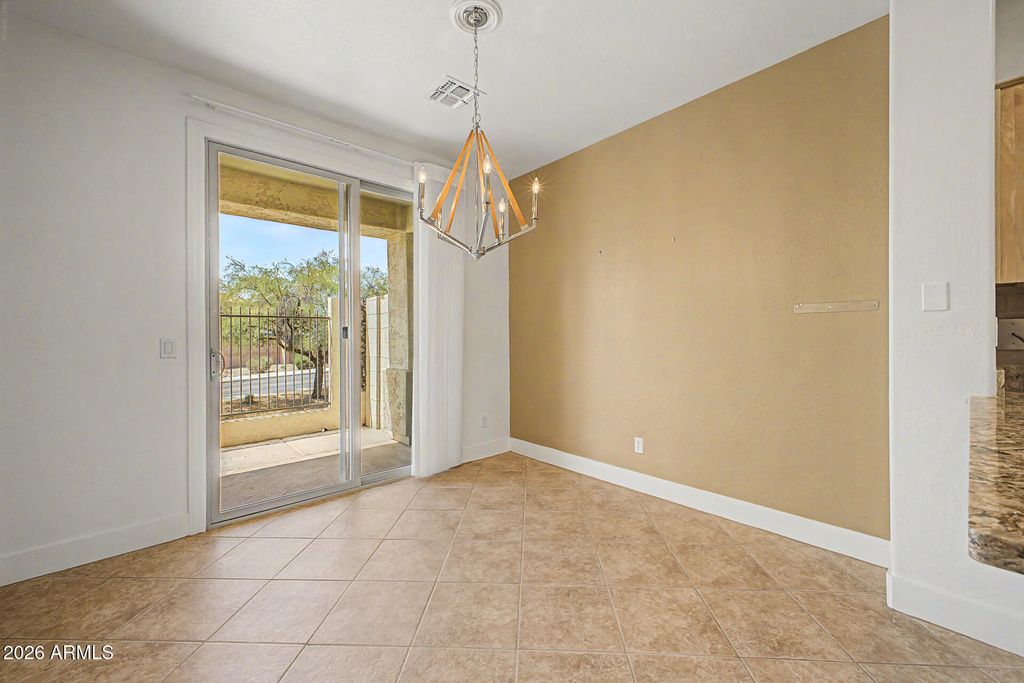 Image 9 of property listing at 1024 E FRYE Road 1065, Phoenix, AZ 85048